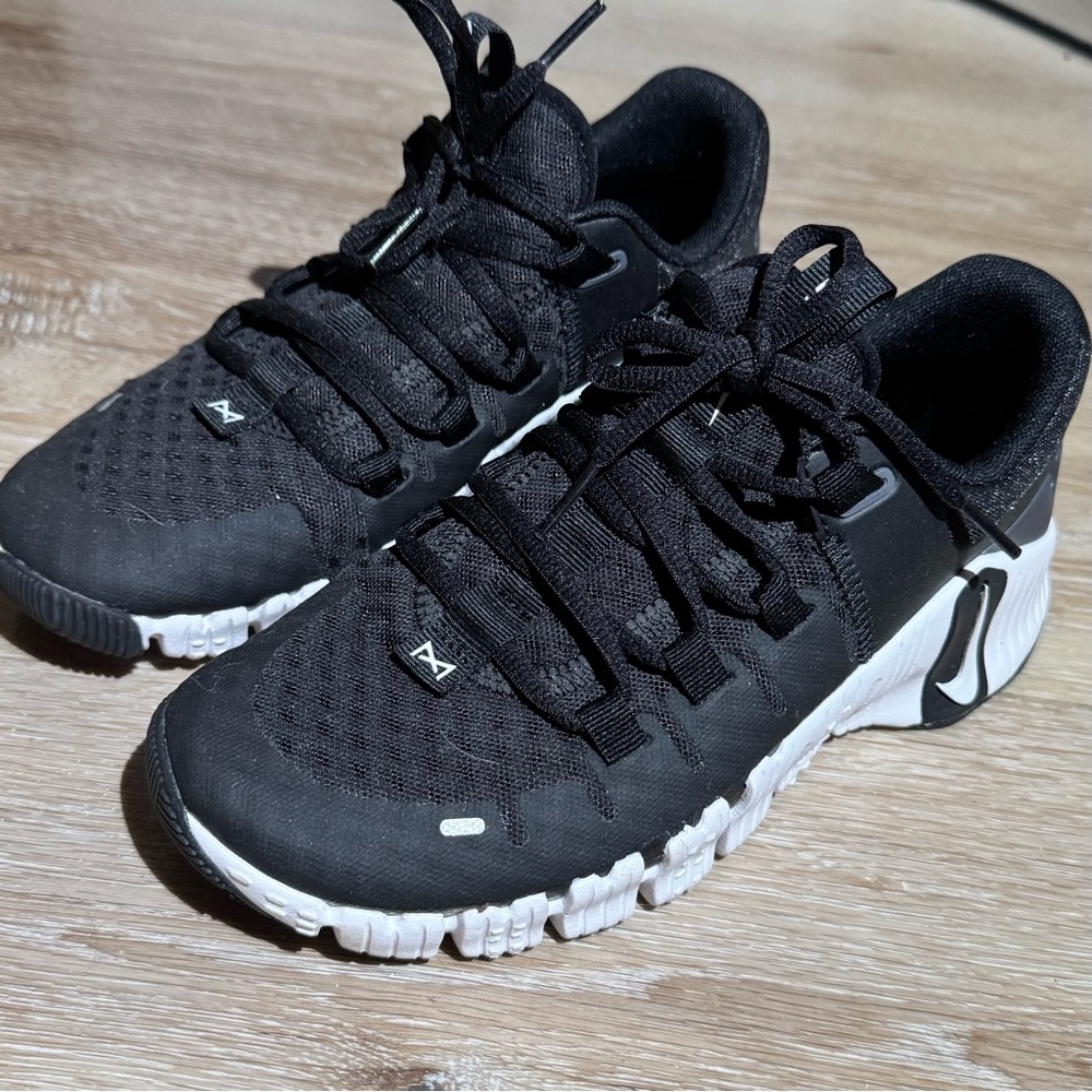 Nike Women's Free Metcon 6 Training
Shoes - Size 6.5